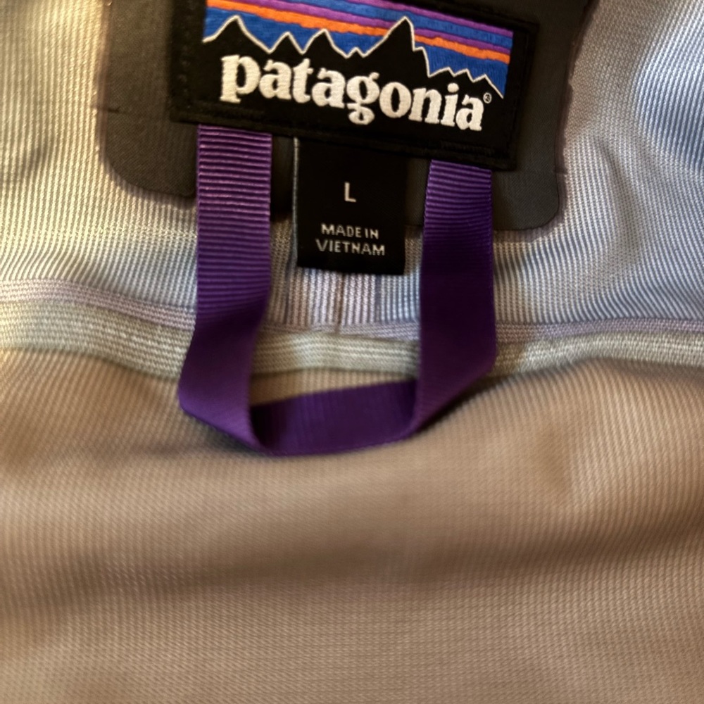 Patagonia Women's Ski Jacket in Purple and Gray - Picture 3 of 9